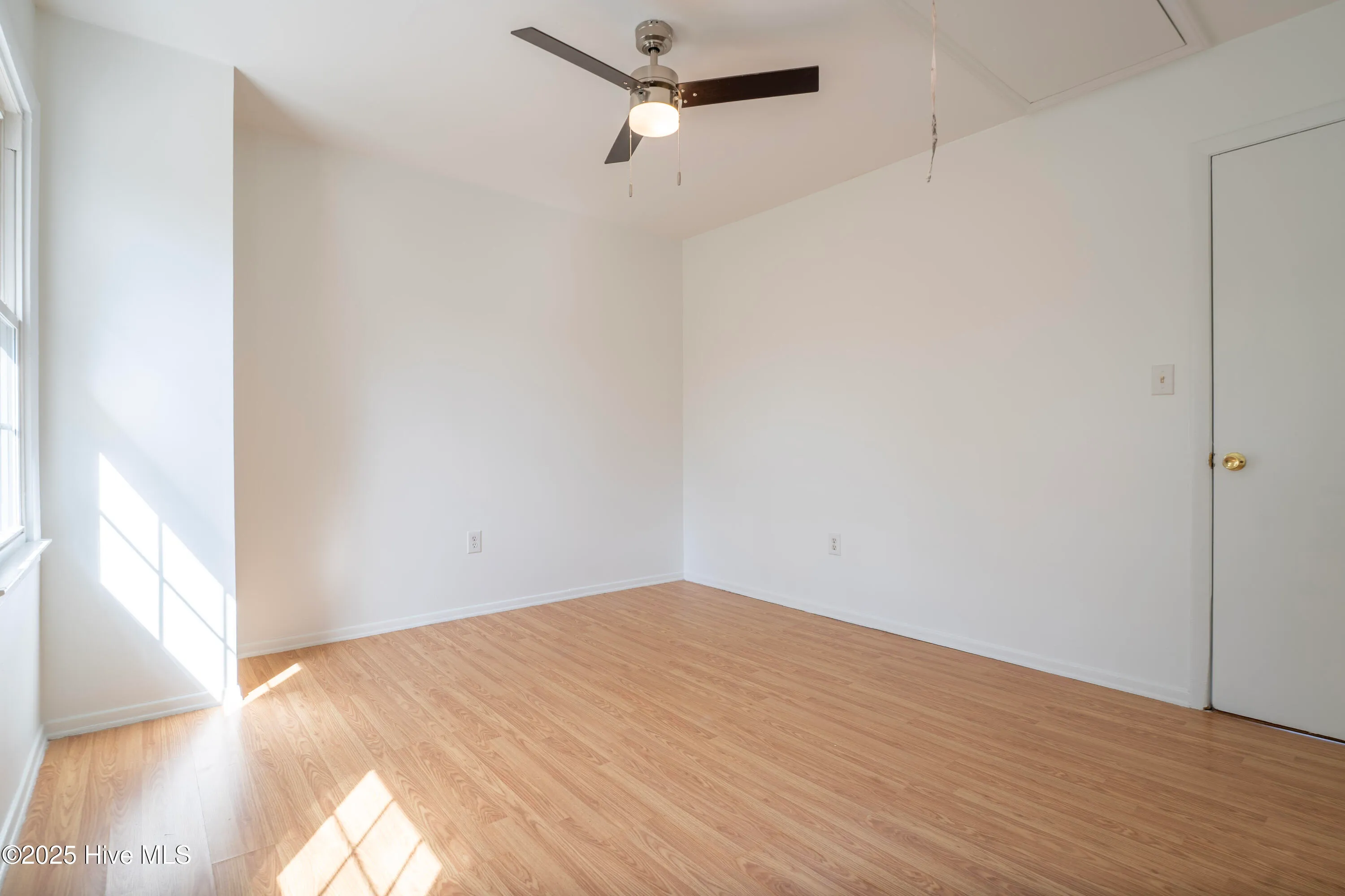 Wilmington, North Carolina 28403, United States, 2 Bedrooms Bedrooms, ,2 BathroomsBathrooms,Residential,Pending,24830