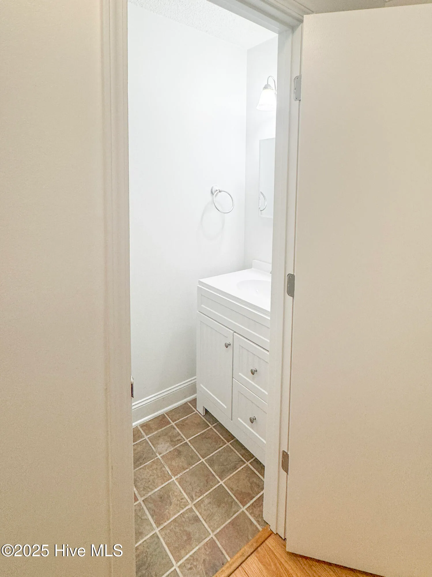 Wilmington, North Carolina 28403, United States, 2 Bedrooms Bedrooms, ,2 BathroomsBathrooms,Residential,Pending,24830