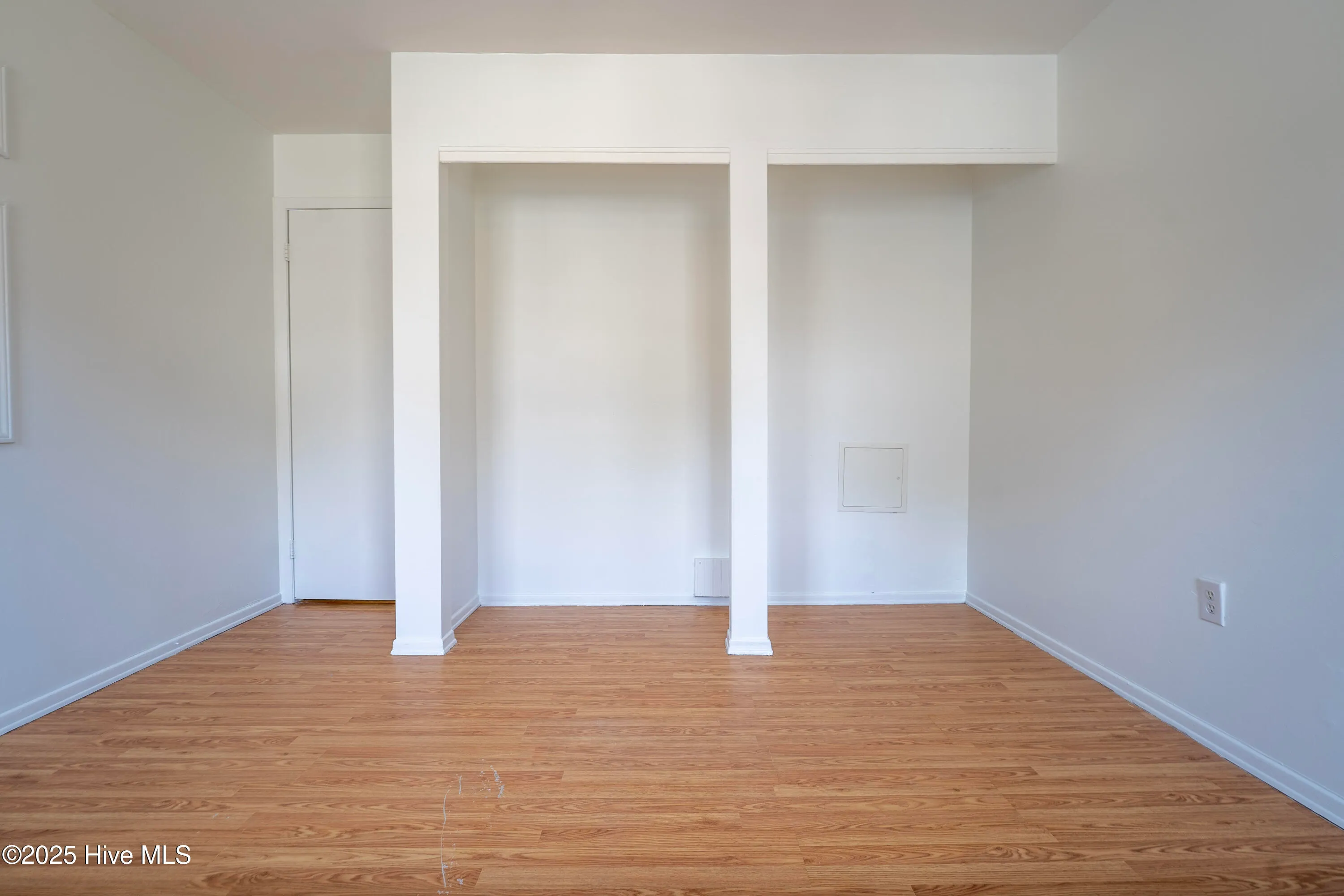 Wilmington, North Carolina 28403, United States, 2 Bedrooms Bedrooms, ,2 BathroomsBathrooms,Residential,Pending,24830