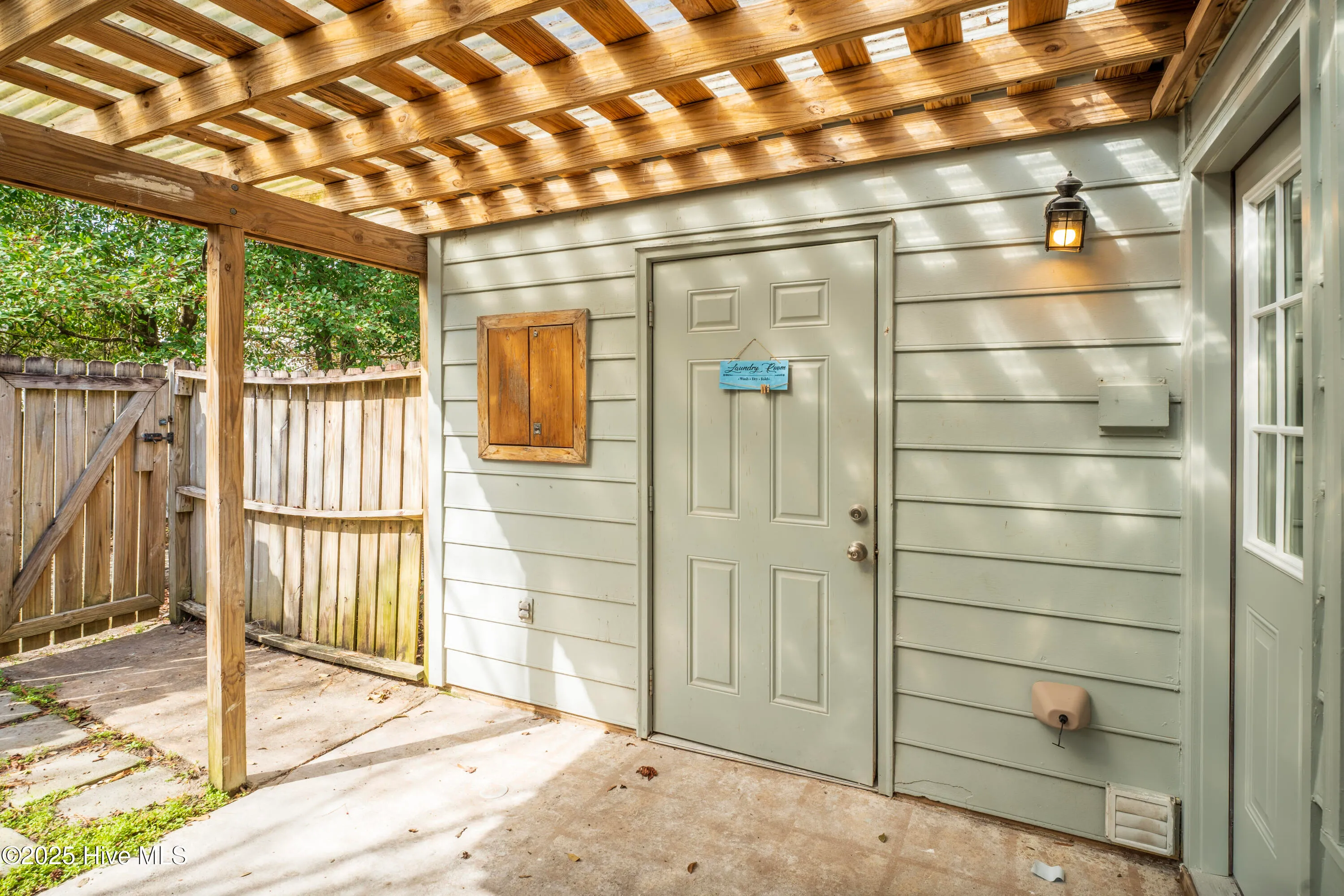 Wilmington, North Carolina 28403, United States, 2 Bedrooms Bedrooms, ,2 BathroomsBathrooms,Residential,Pending,24830