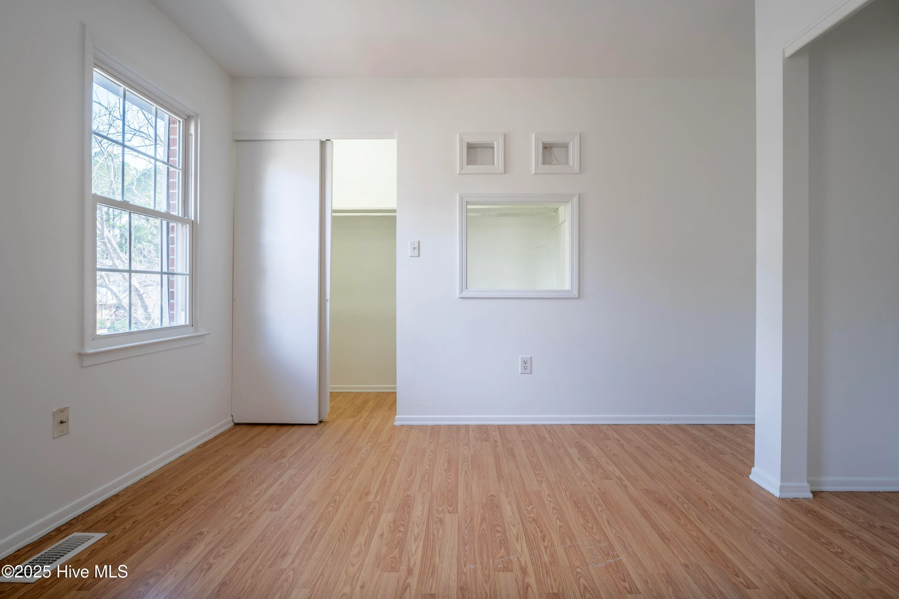 Wilmington, North Carolina 28403, United States, 2 Bedrooms Bedrooms, ,2 BathroomsBathrooms,Residential,Pending,24830