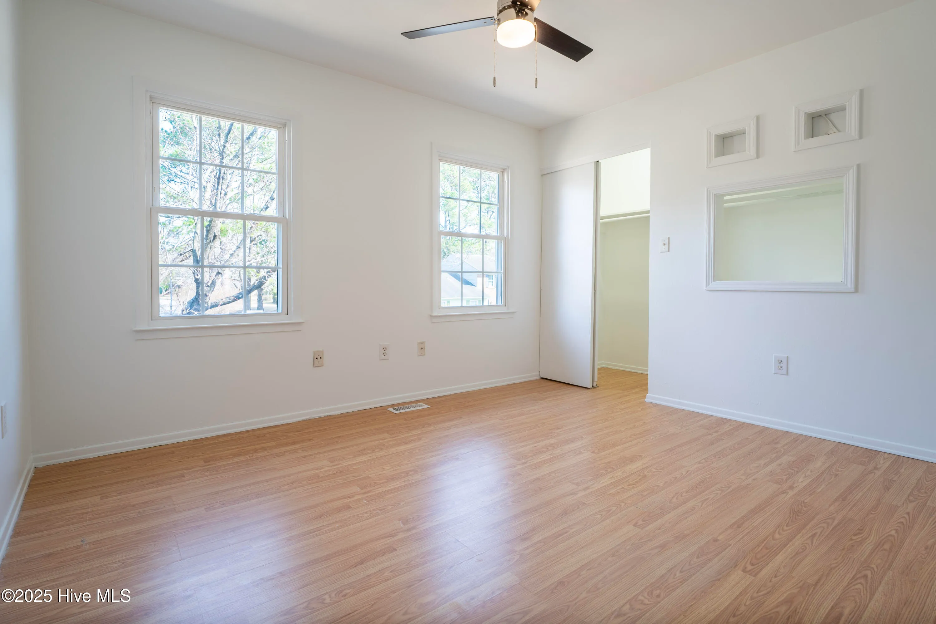 Wilmington, North Carolina 28403, United States, 2 Bedrooms Bedrooms, ,2 BathroomsBathrooms,Residential,Pending,24830