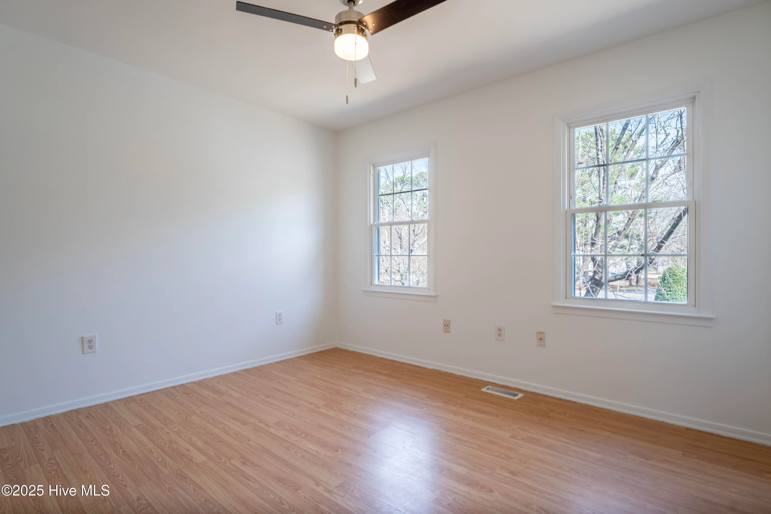 Wilmington, North Carolina 28403, United States, 2 Bedrooms Bedrooms, ,2 BathroomsBathrooms,Residential,Pending,24830