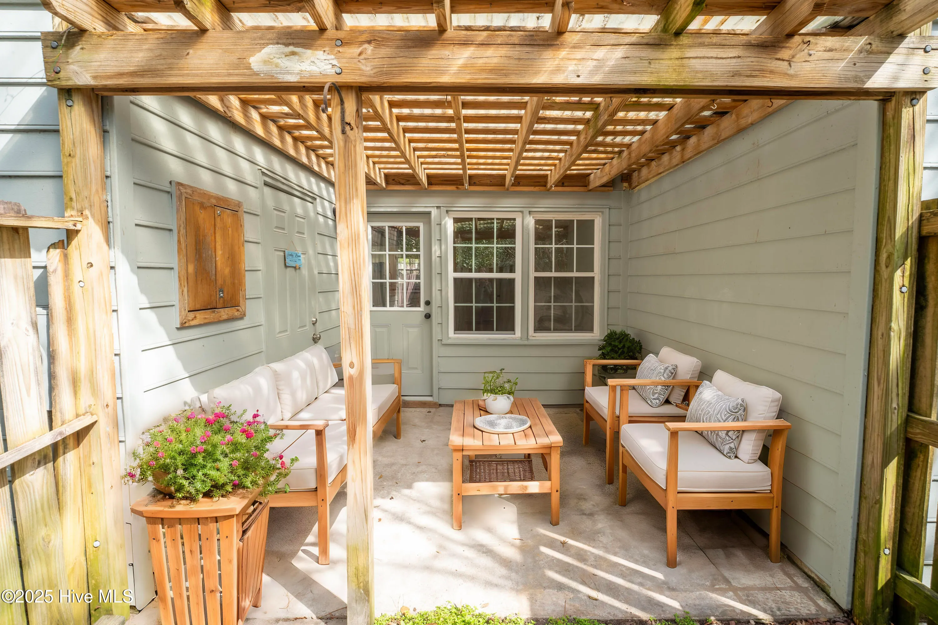 Wilmington, North Carolina 28403, United States, 2 Bedrooms Bedrooms, ,2 BathroomsBathrooms,Residential,Pending,24830