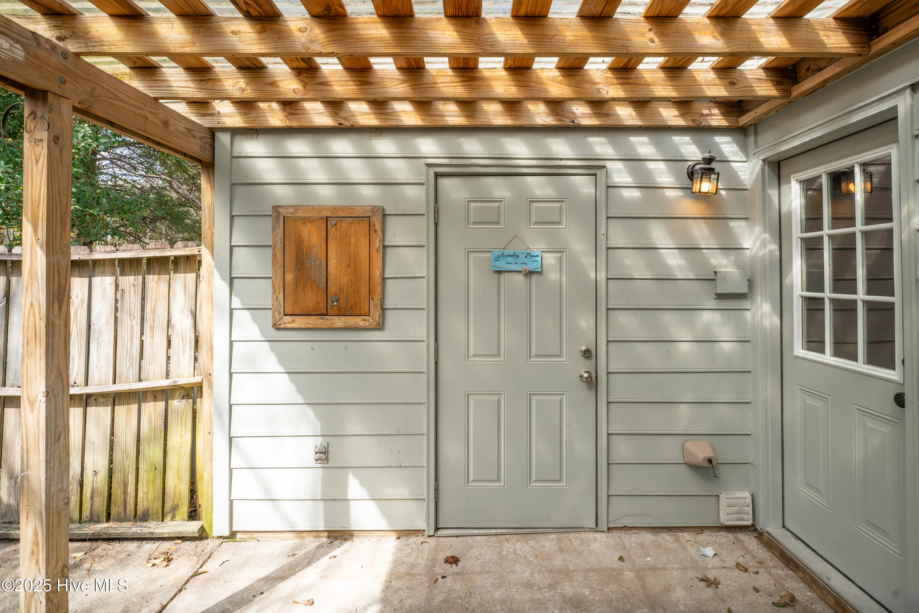 Wilmington, North Carolina 28403, United States, 2 Bedrooms Bedrooms, ,2 BathroomsBathrooms,Residential,Pending,24830