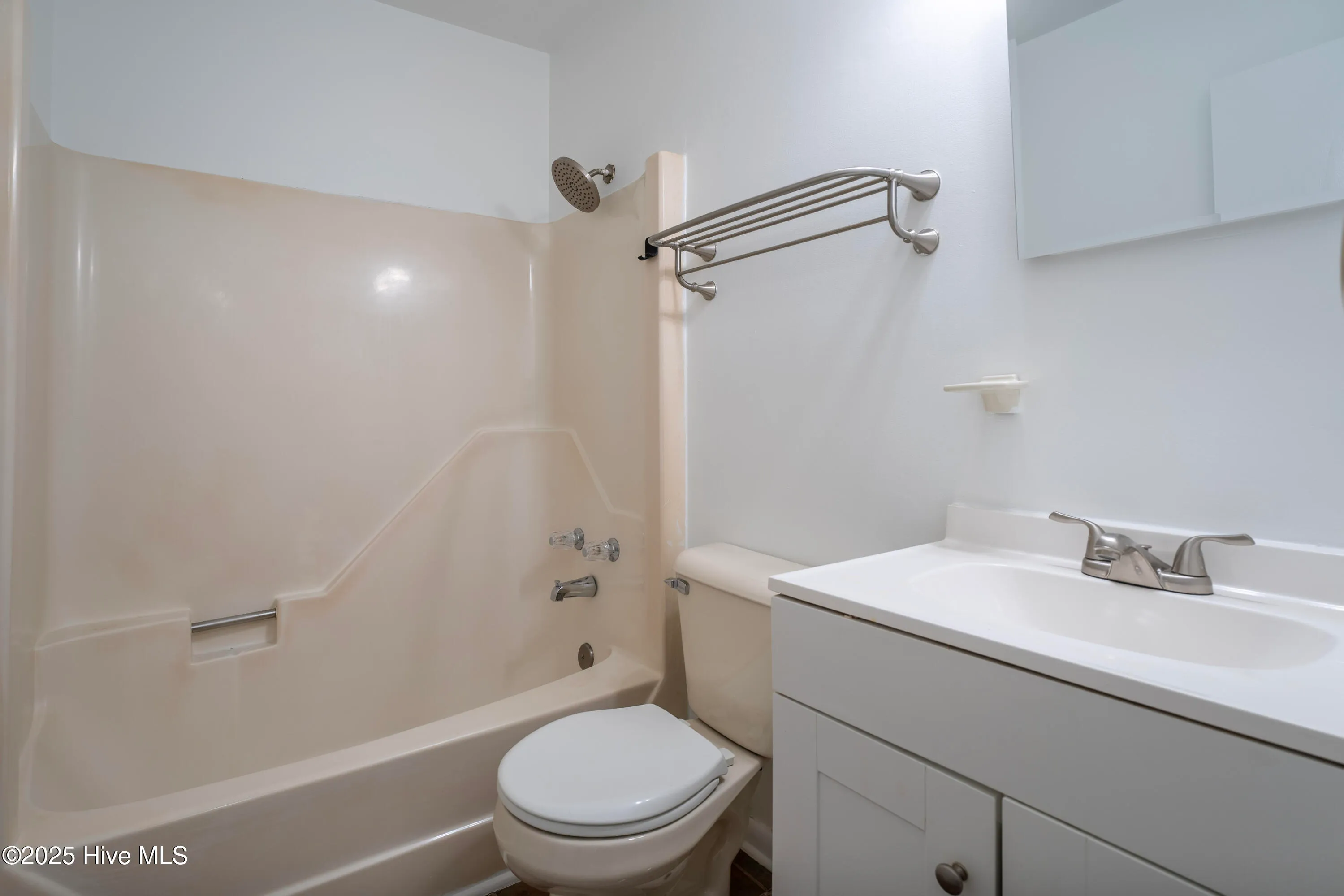 Wilmington, North Carolina 28403, United States, 2 Bedrooms Bedrooms, ,2 BathroomsBathrooms,Residential,Pending,24830