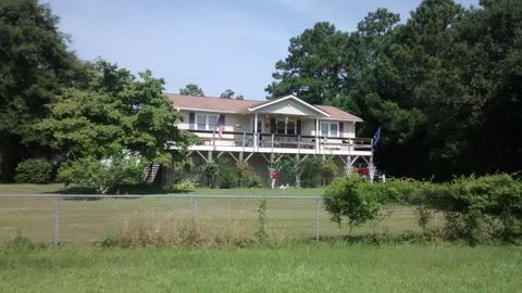 A home in Sneads Ferry