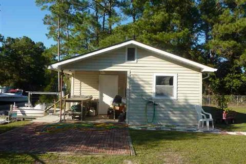 A home in Sneads Ferry