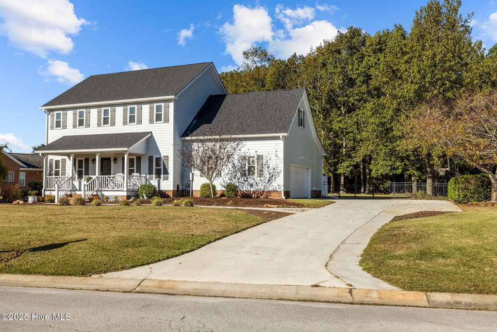 Photo of 1801 Clubhouse Drive, Morehead City, NC 28557 (MLS # 100535652)