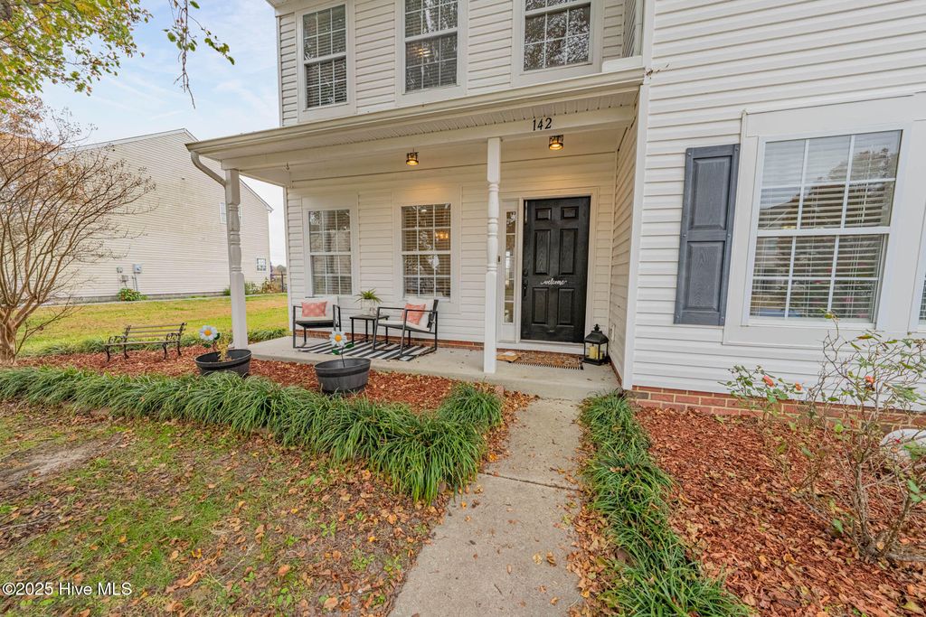 Photo of 142 Saint Andrews Road, Moyock, NC 27958 (MLS # 100542350)