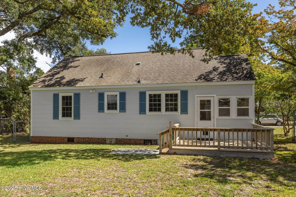 Photo of 117 Noyes Avenue, Morehead City, NC 28557 (MLS # 100532861)