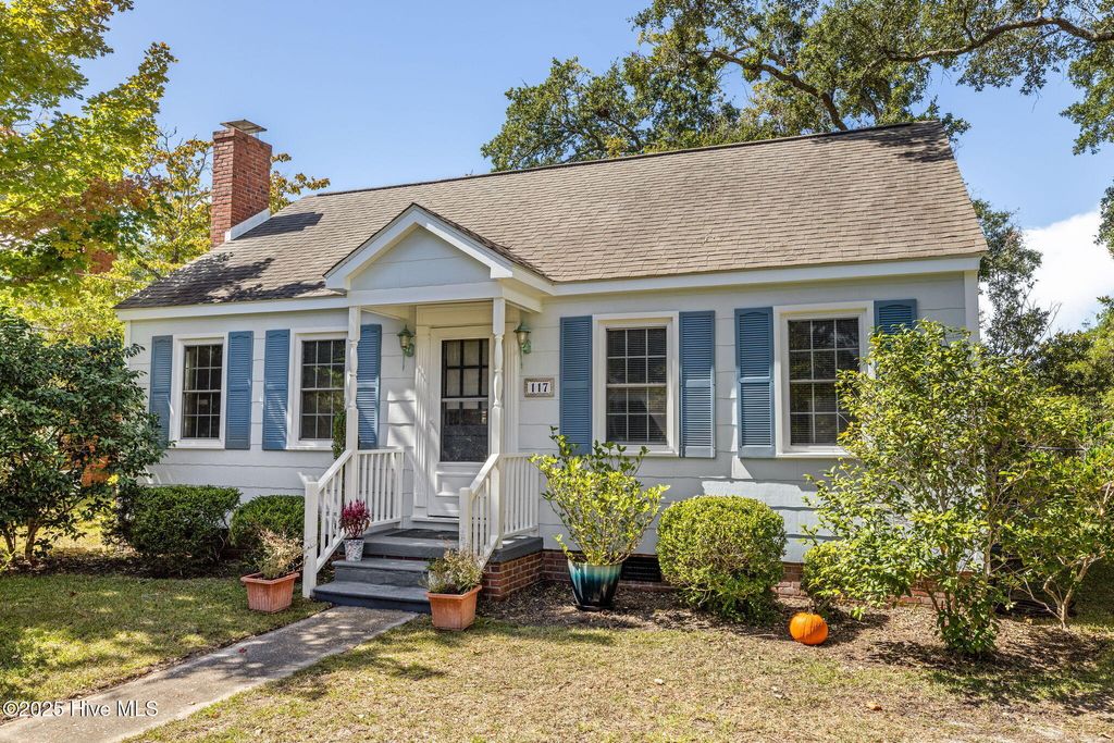 Photo of 117 Noyes Avenue, Morehead City, NC 28557 (MLS # 100532861)