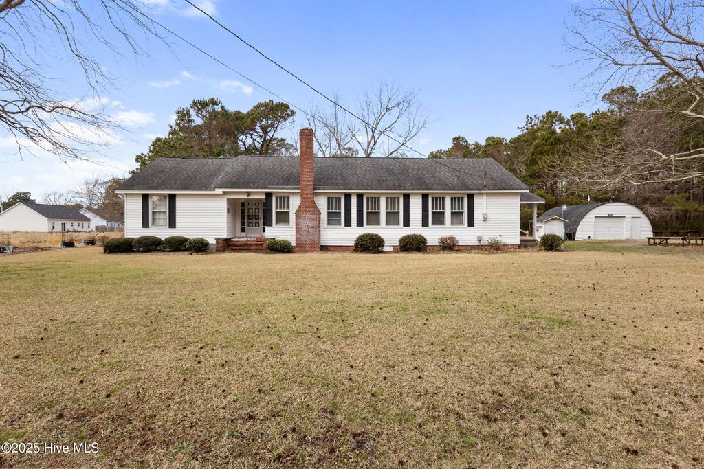 Photo of 711 Belt Road, Hampstead, NC 28443 (MLS # 100487723)