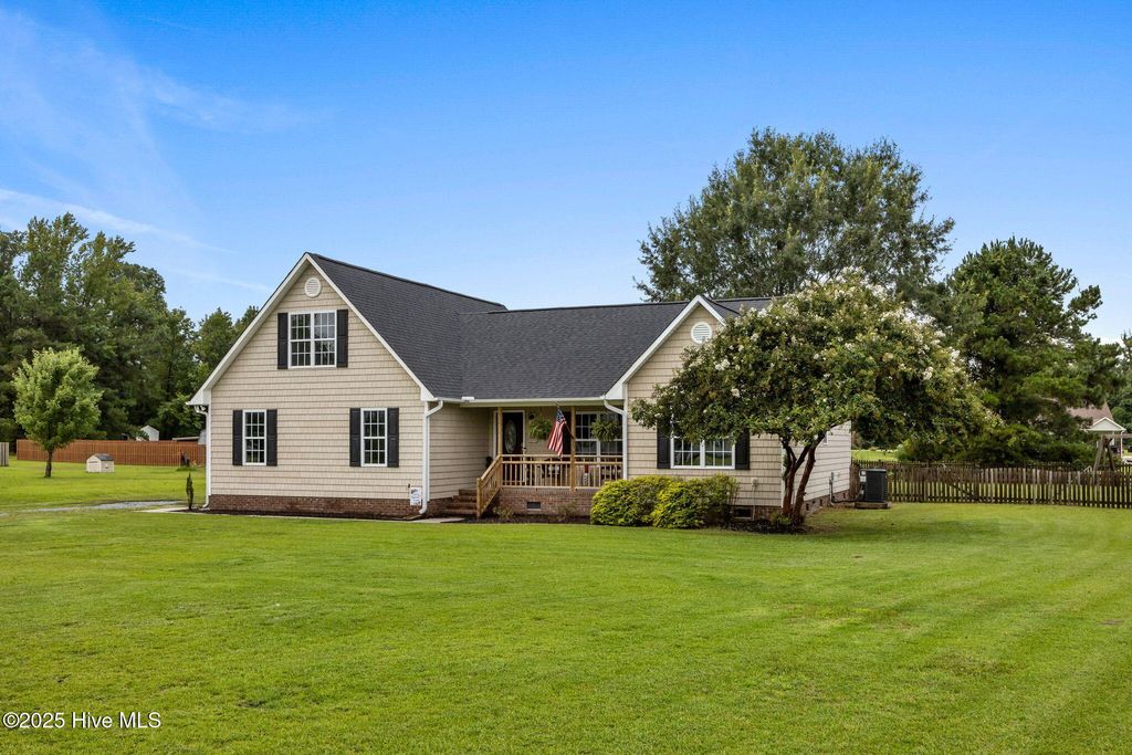 Photo of 313 Oakmont Drive, Hampstead, NC 28443 (MLS # 100524664)