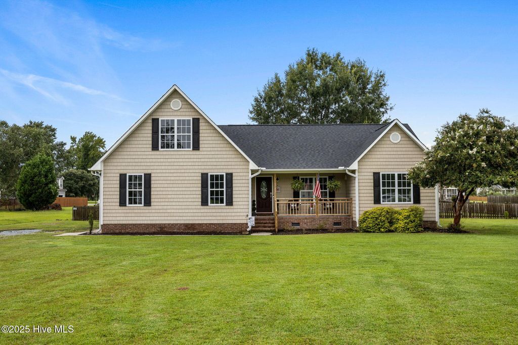 Photo of 313 Oakmont Drive, Hampstead, NC 28443 (MLS # 100524664)