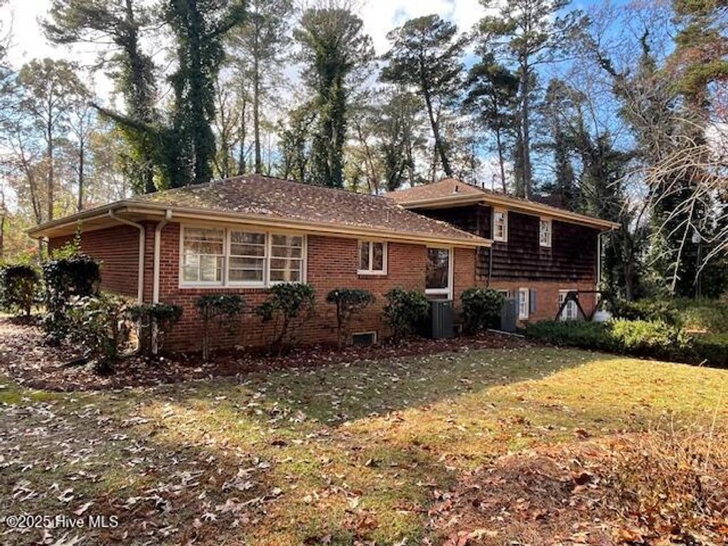 Photo of 504 Scout Lane, Elizabethtown, NC 28337 (MLS # 100543836)