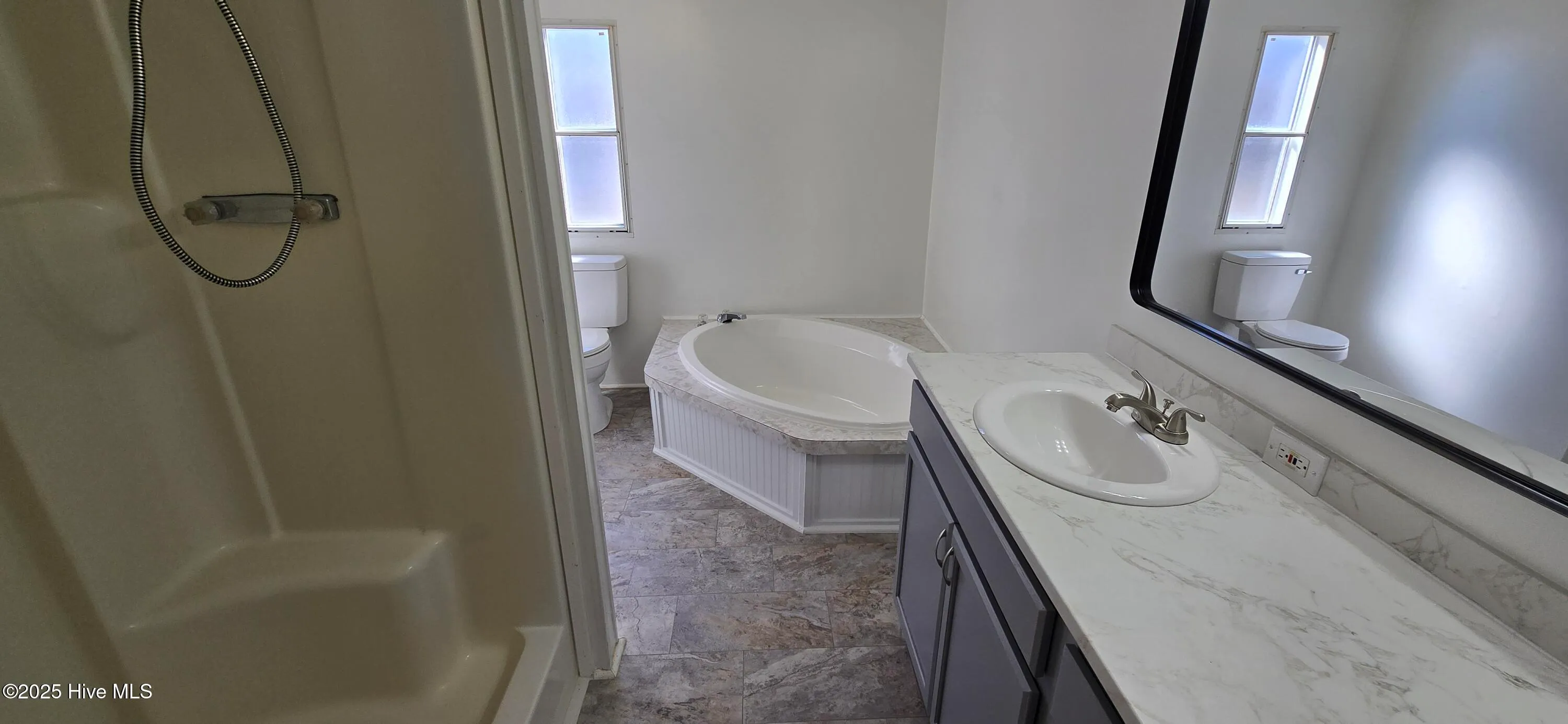 Greenville, North Carolina 27834, United States, 3 Bedrooms Bedrooms, ,2 BathroomsBathrooms,Residential,Pending,77742