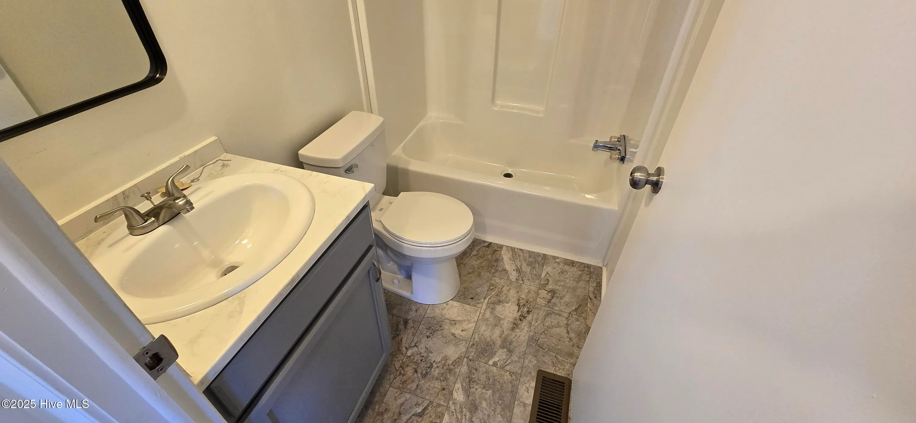 Greenville, North Carolina 27834, United States, 3 Bedrooms Bedrooms, ,2 BathroomsBathrooms,Residential,Pending,77742