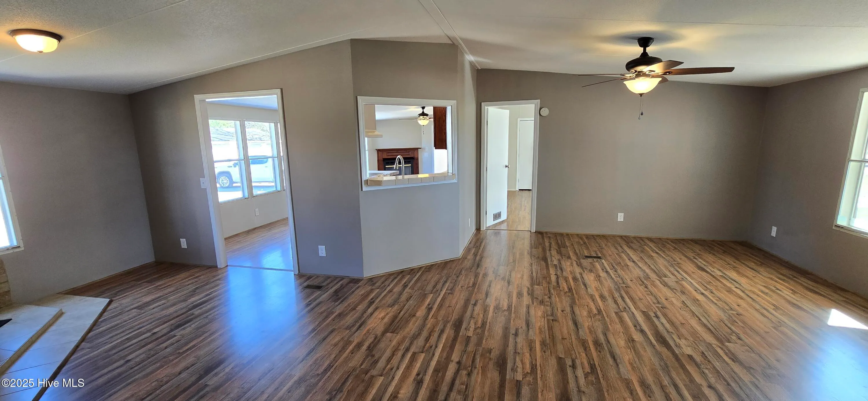 Greenville, North Carolina 27834, United States, 3 Bedrooms Bedrooms, ,2 BathroomsBathrooms,Residential,Pending,77742