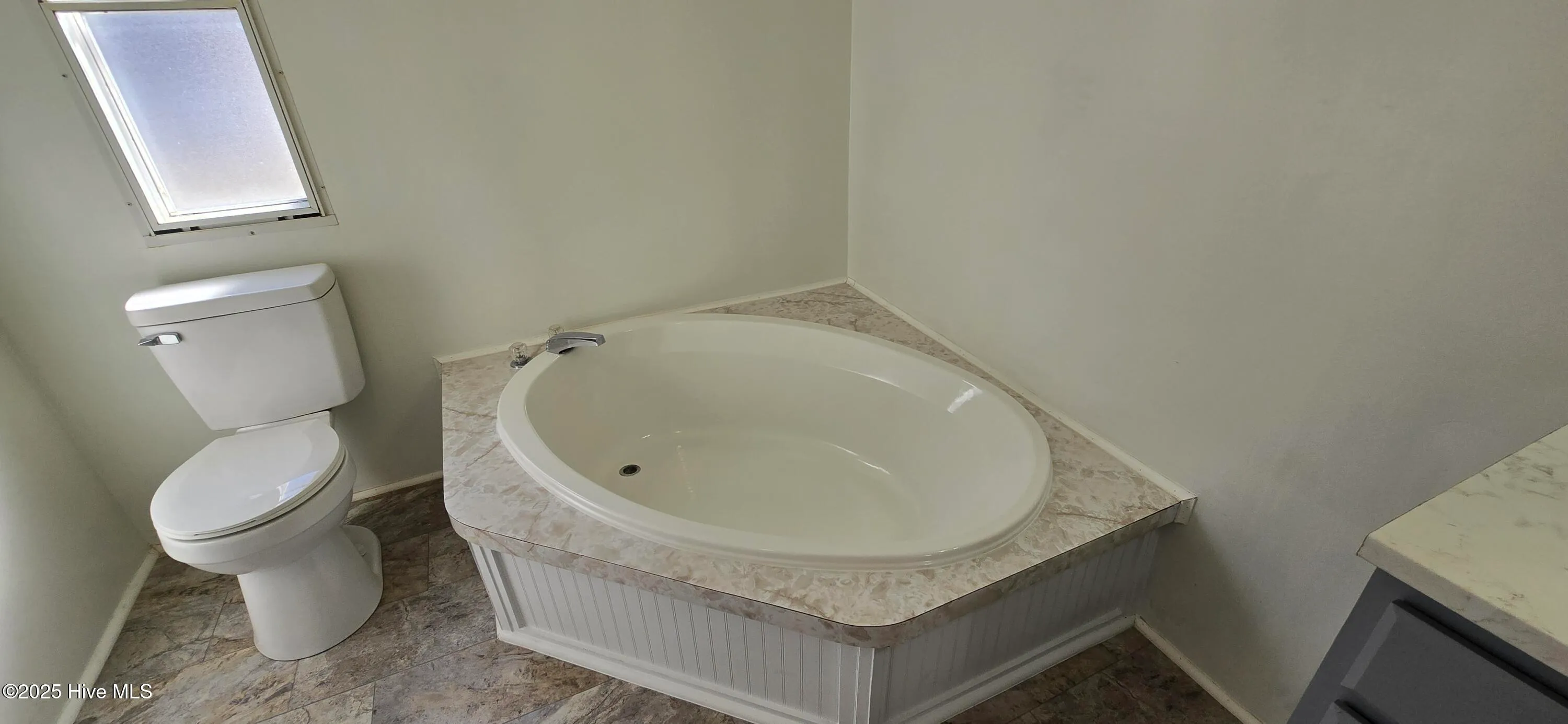 Greenville, North Carolina 27834, United States, 3 Bedrooms Bedrooms, ,2 BathroomsBathrooms,Residential,Pending,77742