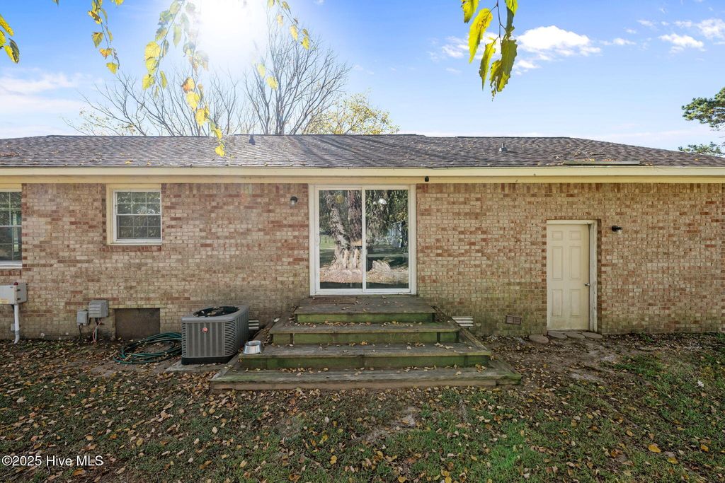 Photo of 600 W Grantham Road, New Bern, NC 28562 (MLS # 100538916)