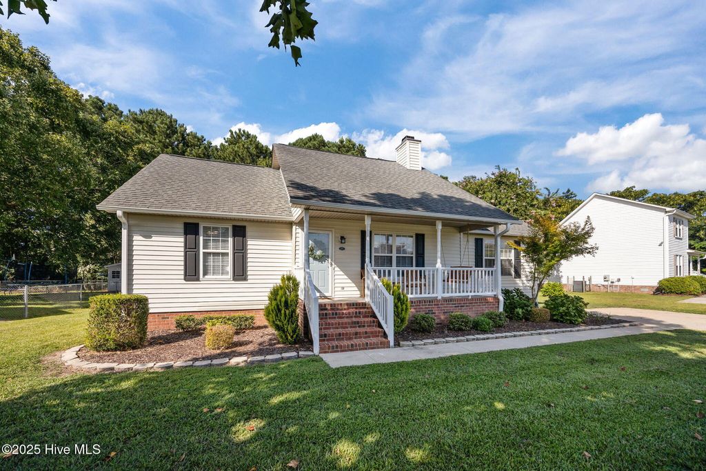 Photo of 605 Huff Drive, Winterville, NC 28590 (MLS # 100522435)