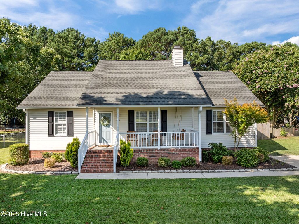 Photo of 605 Huff Drive, Winterville, NC 28590 (MLS # 100522435)