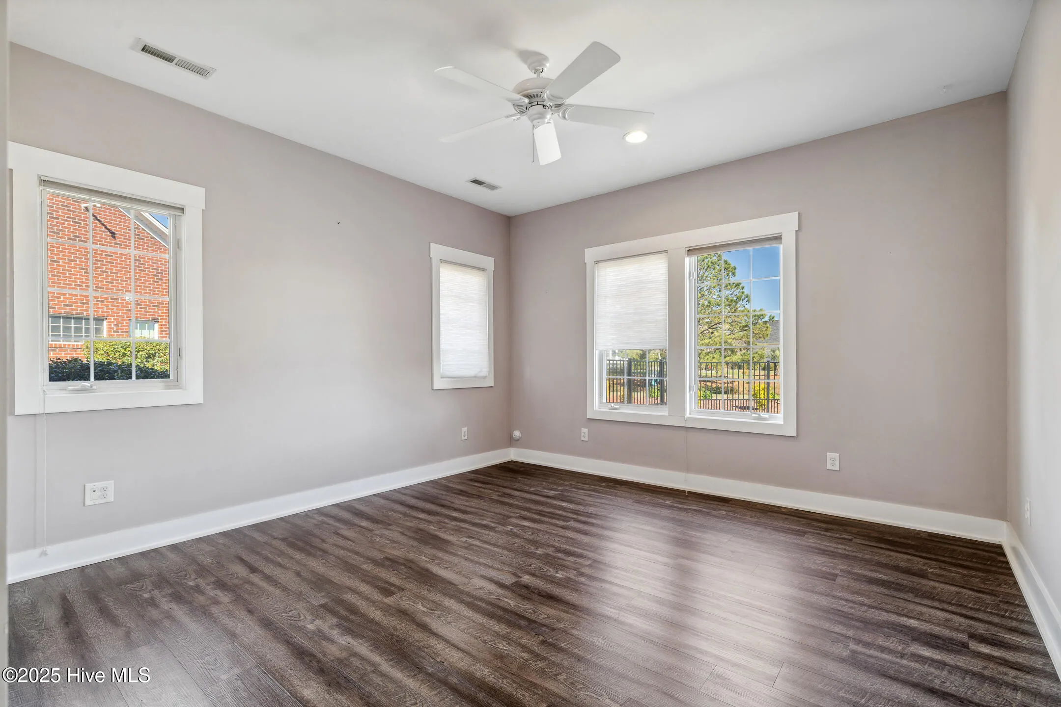 Leland, North Carolina 28451, United States, 4 Bedrooms Bedrooms, ,3 BathroomsBathrooms,Residential,Active,98336