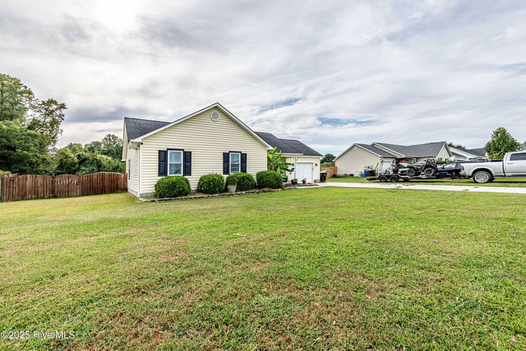 Photo of 109 Esquire Drive, Richlands, NC 28574 (MLS # 100533180)
