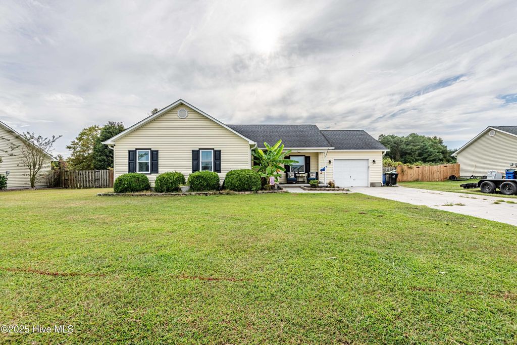 Photo of 109 Esquire Drive, Richlands, NC 28574 (MLS # 100533180)