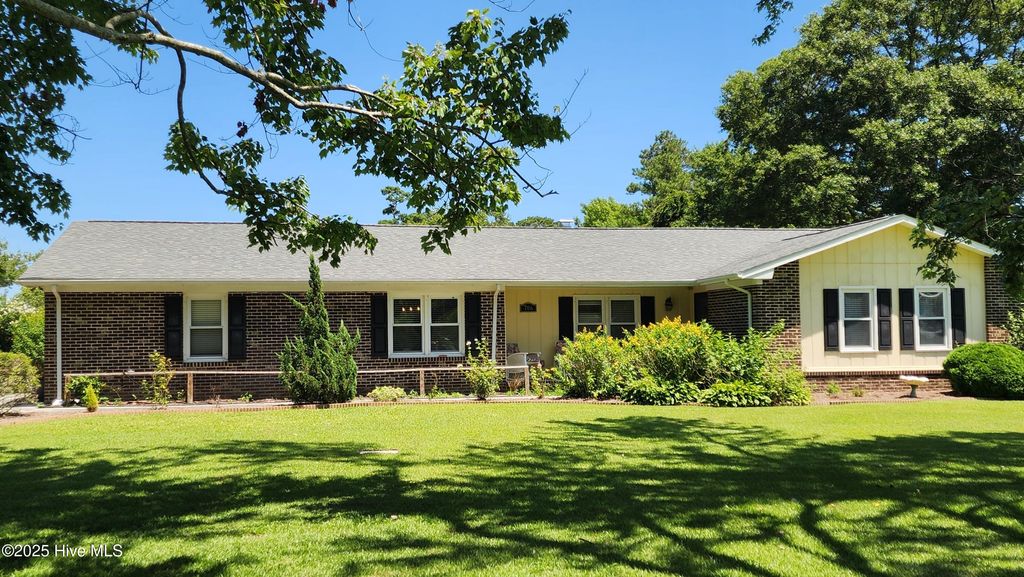 Photo of 706 Hedrick Boulevard, Morehead City, NC 28557 (MLS # 100533839)