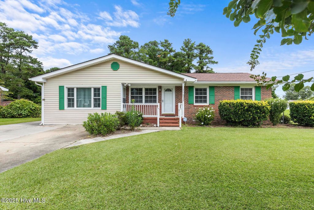 Photo of 113 Princeton Drive, Jacksonville, NC 28546 (MLS # 100530678)