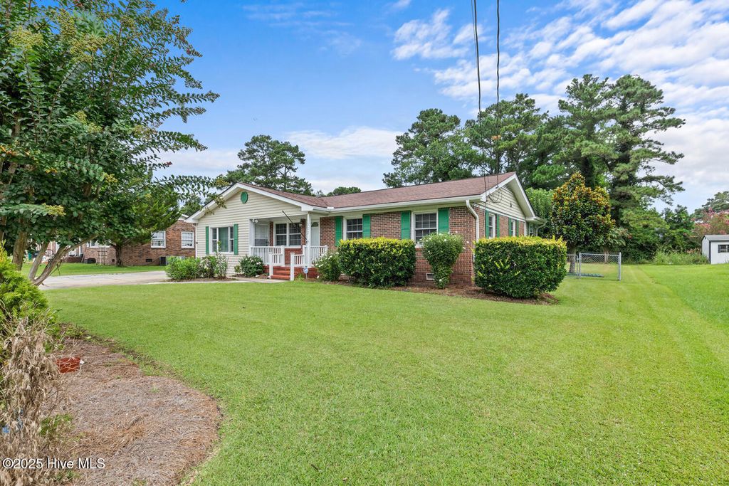Photo of 113 Princeton Drive, Jacksonville, NC 28546 (MLS # 100530678)