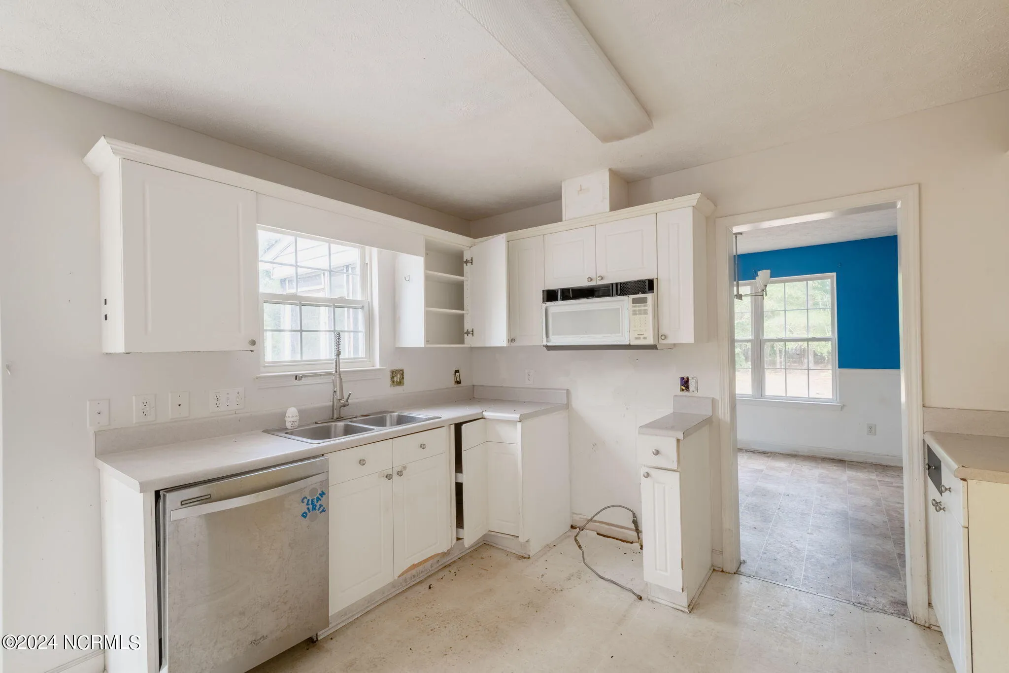 Southport, North Carolina 28461, United States, 3 Bedrooms Bedrooms, ,3 BathroomsBathrooms,Residential,Pending,44025