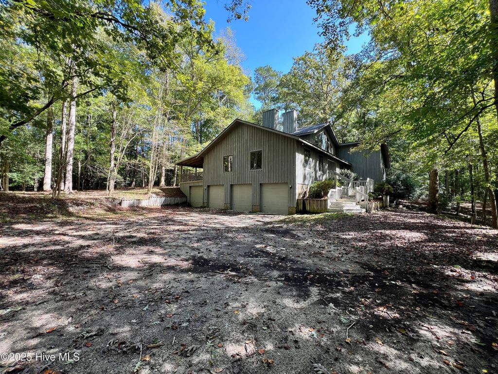 Photo of 443 Gatewood Drive, New Bern, NC 28562 (MLS # 100534716)