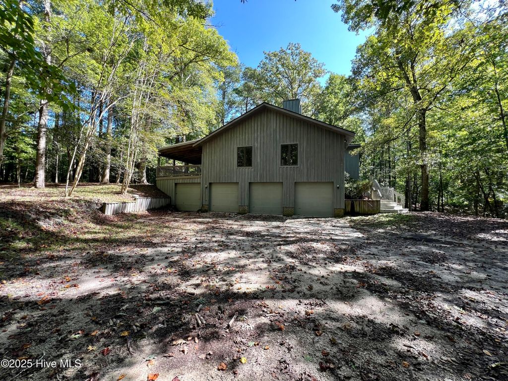 Photo of 443 Gatewood Drive, New Bern, NC 28562 (MLS # 100534716)