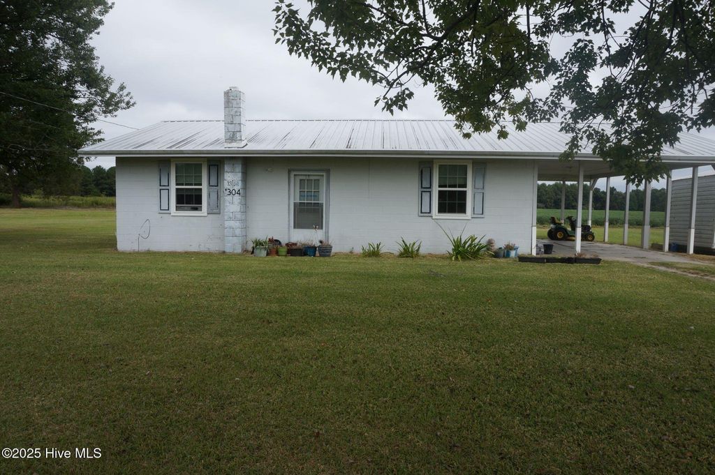 Photo of 1304 White Oak River Road, Maysville, NC 28555 (MLS # 100532761)