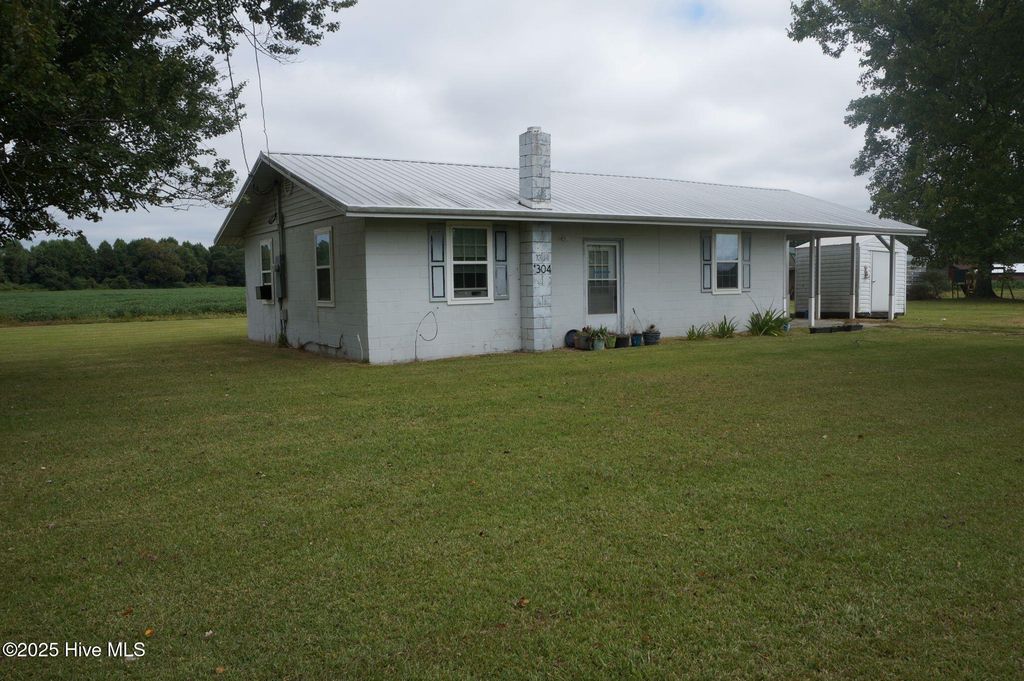 Photo of 1304 White Oak River Road, Maysville, NC 28555 (MLS # 100532761)