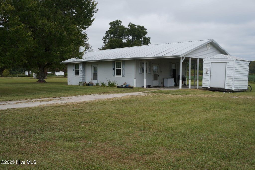 Photo of 1304 White Oak River Road, Maysville, NC 28555 (MLS # 100532761)