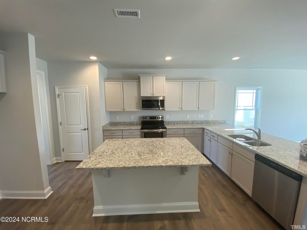 Photo of 605 Central Park Way, Richlands, NC 28574 (MLS # 100421007)