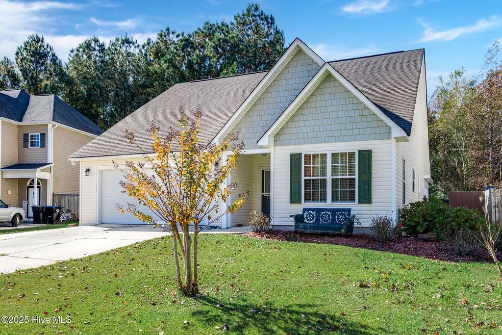 Photo of 1004 Bally Bunion Lane, Burgaw, NC 28425 (MLS # 100542237)