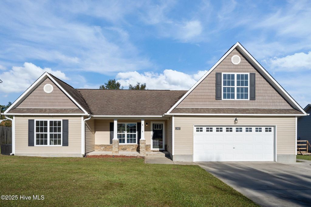 Photo of 202 Dillard Lane, Richlands, NC 28574 (MLS # 100536778)
