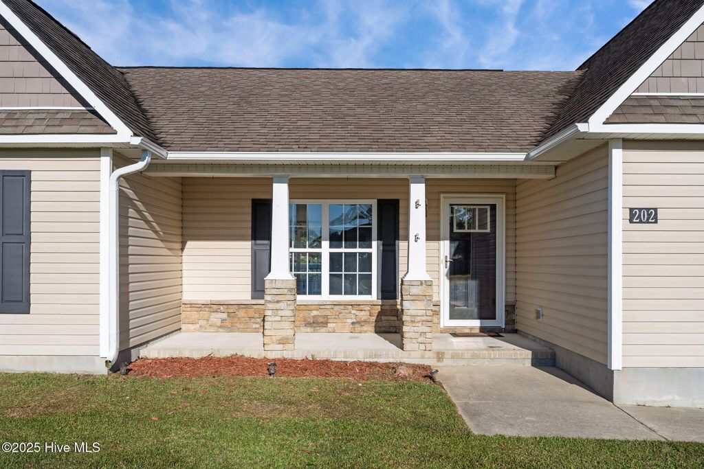Photo of 202 Dillard Lane, Richlands, NC 28574 (MLS # 100536778)