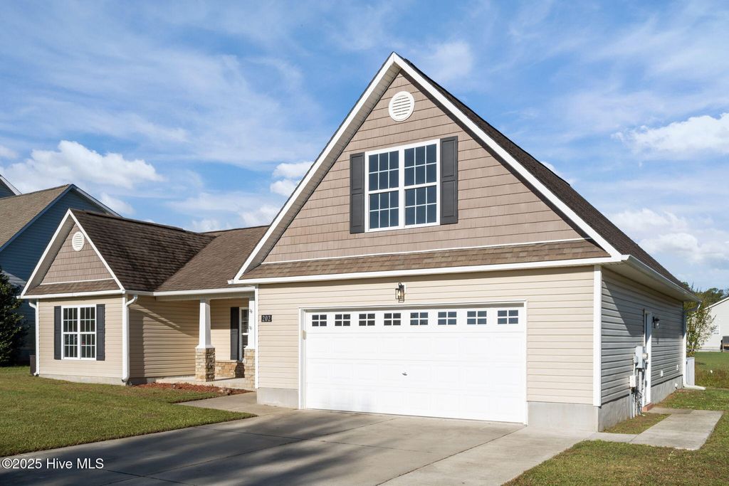 Photo of 202 Dillard Lane, Richlands, NC 28574 (MLS # 100536778)