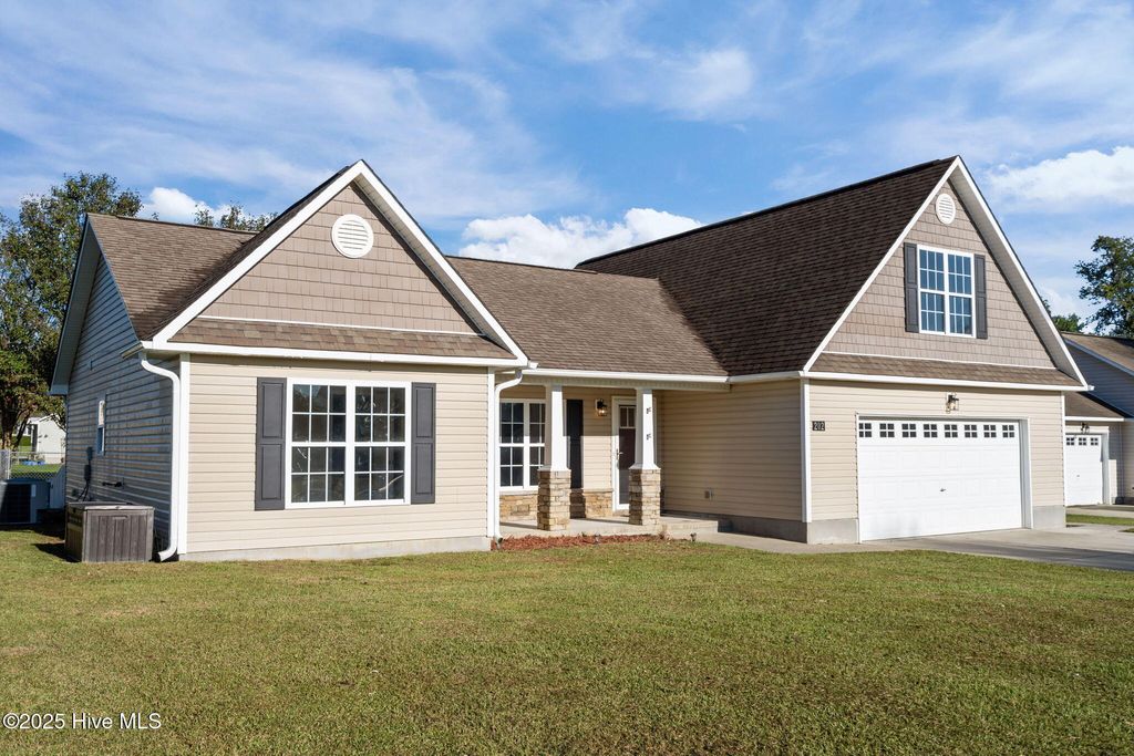 Photo of 202 Dillard Lane, Richlands, NC 28574 (MLS # 100536778)