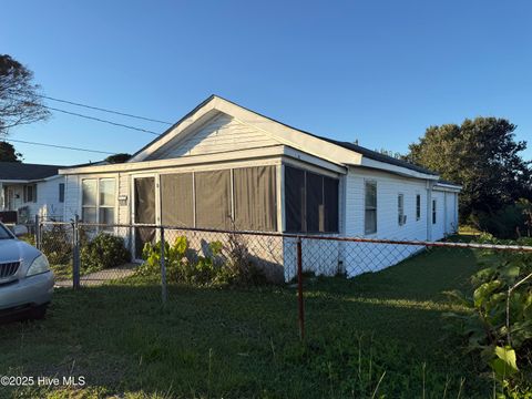Photo of 1008 Avery Street, Morehead City, NC 28557 (MLS # 100536988)