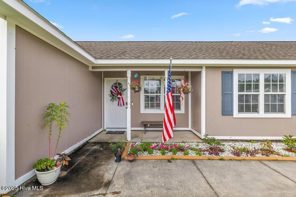 Photo of 109 Foxtrail Drive, Hubert, NC 28539 (MLS # 100522525)