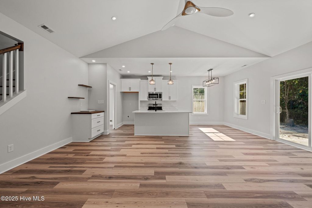 Photo of 412 Satterfield Drive, New Bern, NC 28560 (MLS # 100510108)