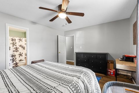 Tiny photo for 305 Paddock Place, Jacksonville, NC 28546 (MLS # 100540044)