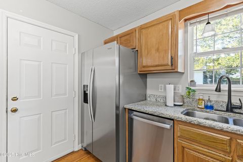 Tiny photo for 305 Paddock Place, Jacksonville, NC 28546 (MLS # 100540044)